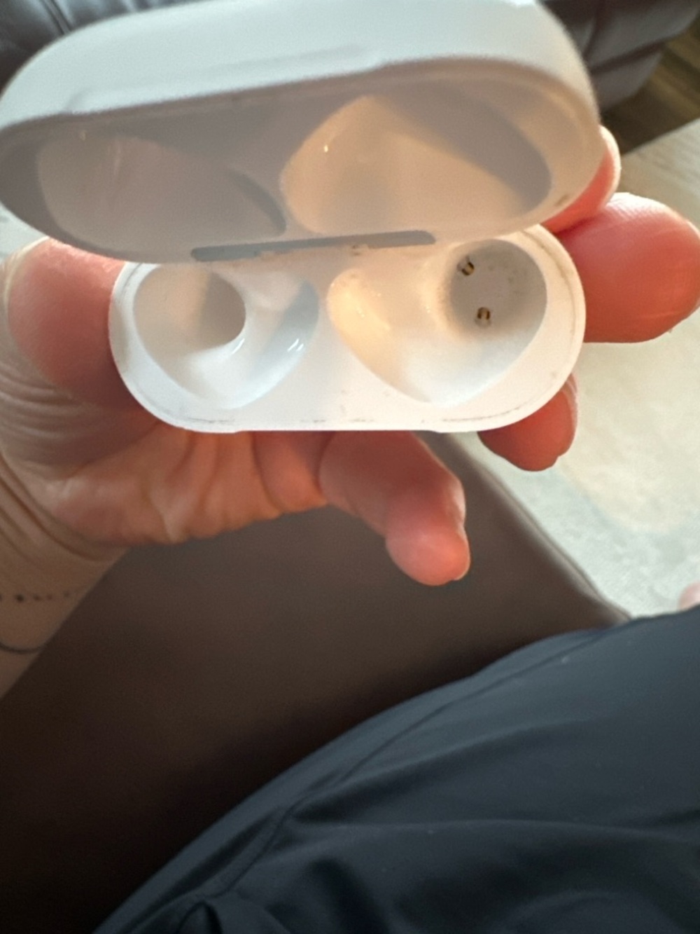 Apple AirPods 4th Generation Charging Case (Model A3058) - Picture 5 of 6